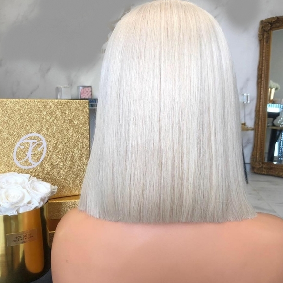 Blonde Bobcut Wig - Picture 4 of 7